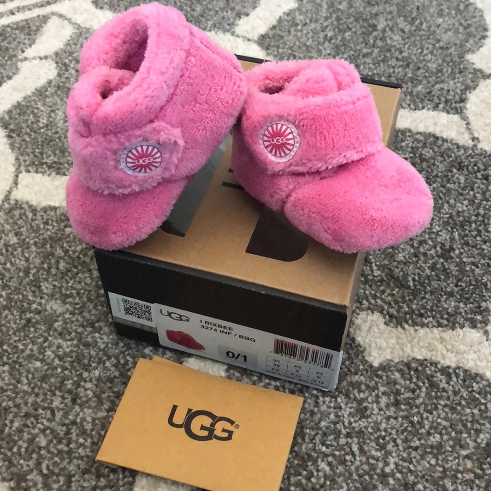 Adorable and cozy baby pink Uggs size 0/1